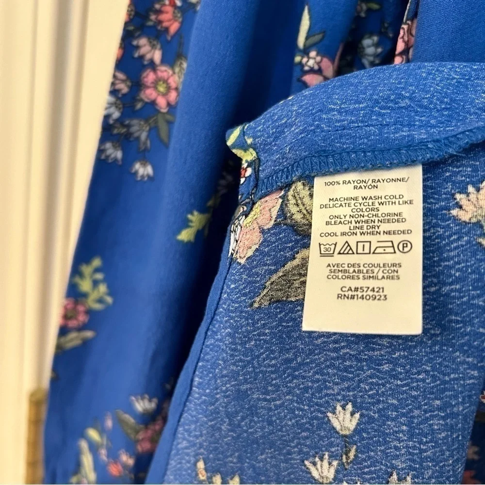 Loft Floral Ruffle V-Neck Long Puff Sleeve Blouse in Royal Blue Floral Size XSP